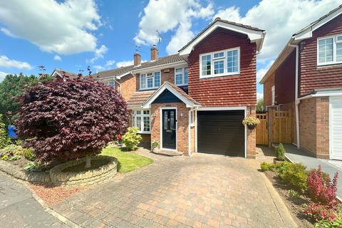 4 bedroom detached house for sale, Honey Close, Chelmsford, CM2