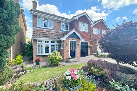 4 bedroom detached house for sale, Honey Close, Chelmsford, CM2