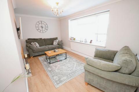 1 bedroom flat for sale, Plaistow Close, Stanford-Le-Hope, SS17