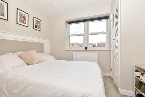 2 bedroom flat for sale, London Road, Sutton, Surrey