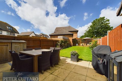 4 bedroom end of terrace house for sale, Queens Avenue, Welwyn Garden City AL7