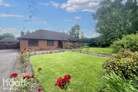 5 bedroom detached bungalow for sale, St Pauls Road North, Walton Highway