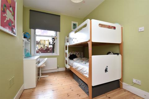 13 Lutwyche Road, London, SE6 4EP