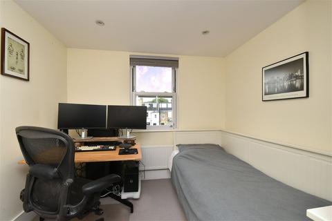 13 Lutwyche Road, London, SE6 4EP