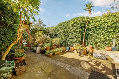2 Saltcoats Road, London, W4 1AR