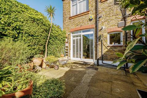 2 Saltcoats Road, London, W4 1AR