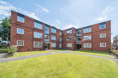 2 bedroom flat for sale, Montagu Court, Oakwood, Leeds, LS8