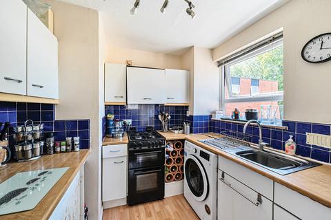 2 bedroom flat for sale, Montagu Court, Oakwood, Leeds, LS8