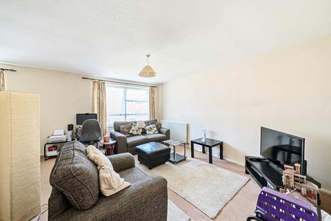 2 bedroom flat for sale, Montagu Court, Oakwood, Leeds, LS8