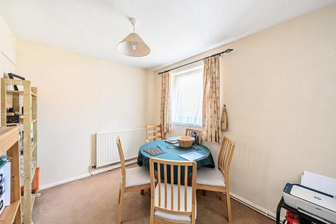 2 bedroom flat for sale, Montagu Court, Oakwood, Leeds, LS8