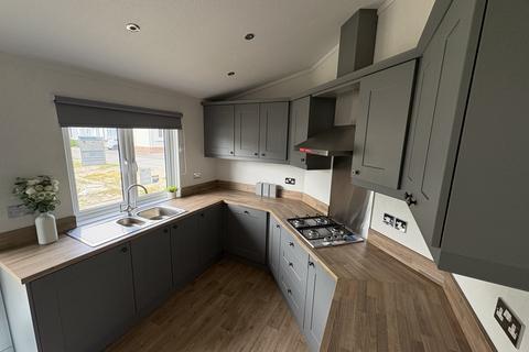 2 bedroom park home for sale, Edenbridge, Kent, TN8