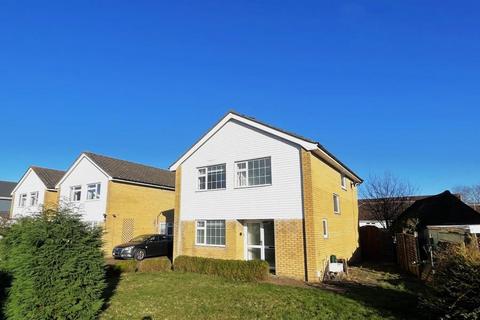 4 bedroom detached house to rent, Guildford Road, Woking GU24