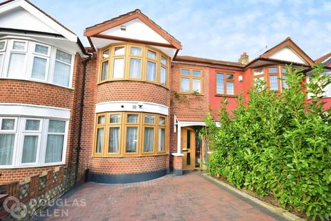 3 bedroom terraced house to rent, Havering Gardens Romford RM6