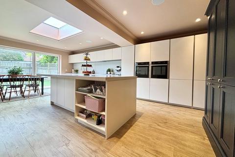 9 Limewood Close, Beckenham, BR3 3XW