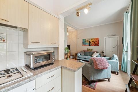 142b Busby Road, Clarkston, Glasgow, G76 8BG