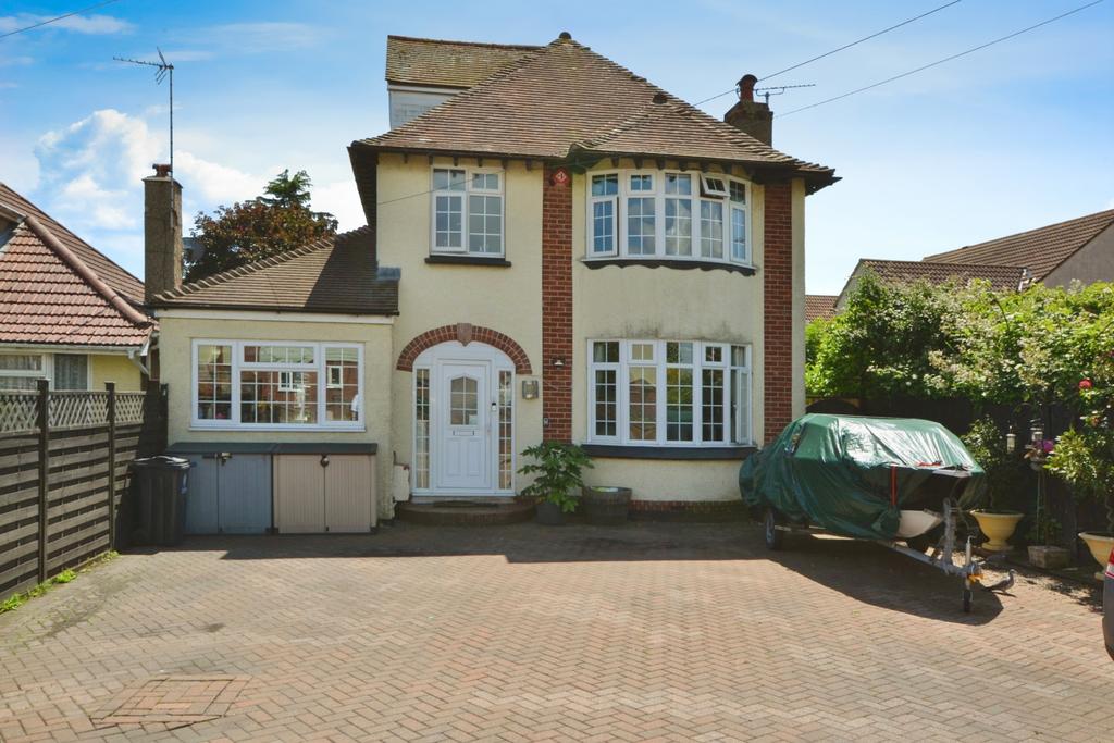 4 Bedroom Detached House