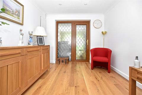 10 Iverhurst Close, Bexleyheath, DA6 8HY