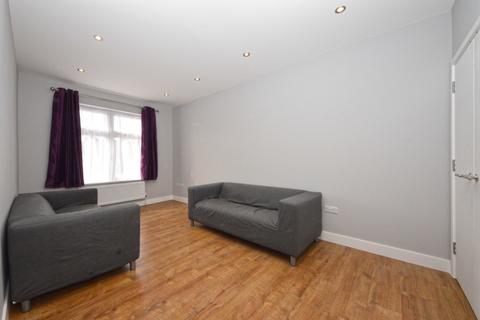 3 bedroom flat to rent, Welldon Crescent,  Harrow, HA1