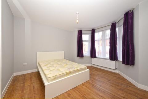 3 bedroom flat to rent, Welldon Crescent,  Harrow, HA1