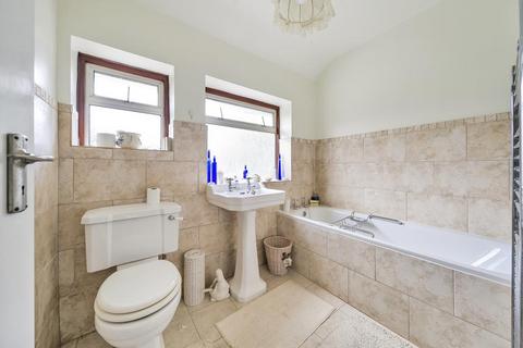 2 Silverdale Drive, Sunbury-on-thames, TW16 6HD