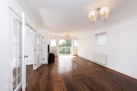 3 bedroom apartment to rent, Queens Road, London NW4