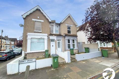 4 bedroom semi-detached house to rent, Abbey Grove, London, SE2