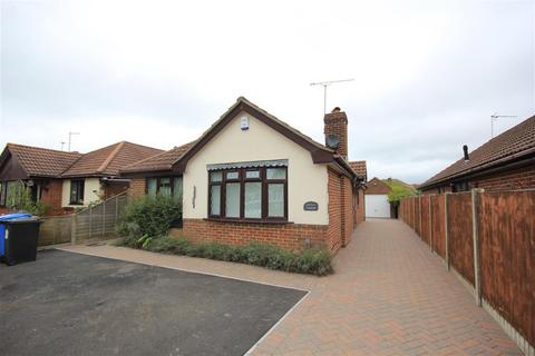 3 bedroom bungalow to rent, Jacqueline Road, Parkstone, Poole