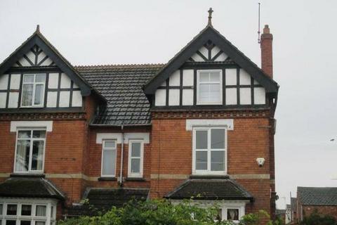 1 bedroom terraced house to rent, London Road, Kettering NN15