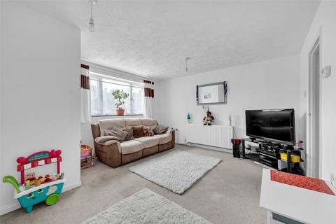 33 Bevis Close, Dartford, DA2 6HB