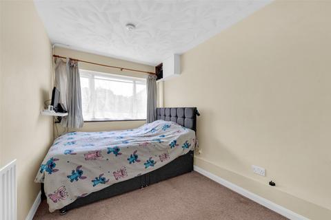 33 Bevis Close, Dartford, DA2 6HB