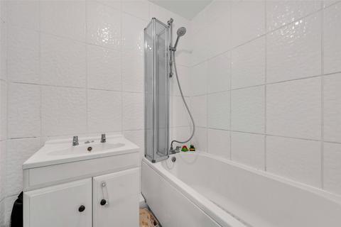 33 Bevis Close, Dartford, DA2 6HB