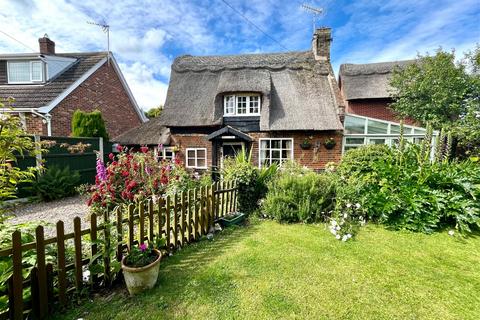 2 bedroom cottage for sale, Church Road, Blofield