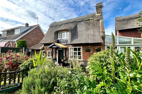 2 bedroom cottage for sale, Church Road, Blofield