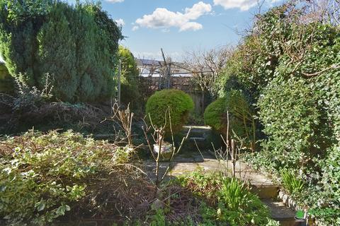 102 Barley Farm Road, Exeter, EX4 1NJ