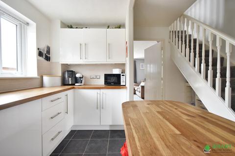 15 Headingley Close, Exeter, EX2 5UH