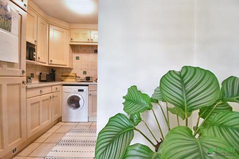 8 Gras Lawn, Exeter, EX2 4RZ
