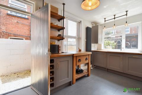 19 Manston Road, Exeter, EX1 2QA