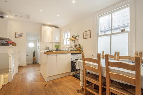 2 bedroom apartment to rent, Farlton Road Earlsfield SW18