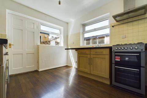 3 bedroom semi-detached house to rent, Lime Street, Harrogate, HG1