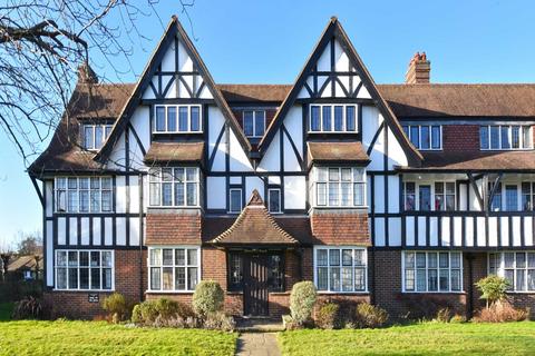 undefined, Gloucester Court. Links Road