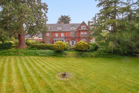 2 bedroom flat for sale, Lower Hale, Farnham, GU9