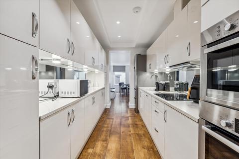 3 bedroom flat to rent, Sussex Place, London, W2.