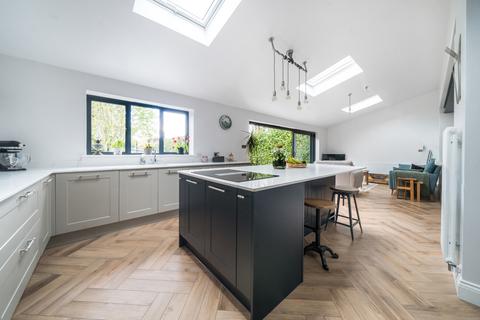 19 Critchmere Hill, Haslemere, GU27 1LS