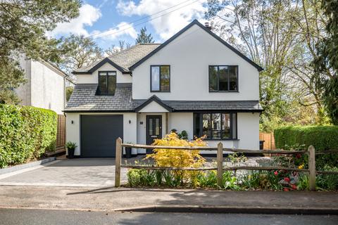 19 Critchmere Hill, Haslemere, GU27 1LS