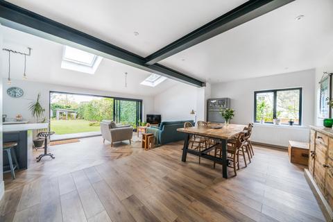 19 Critchmere Hill, Haslemere, GU27 1LS