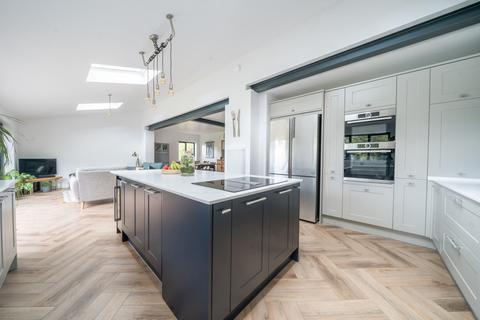 19 Critchmere Hill, Haslemere, GU27 1LS