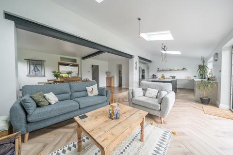 19 Critchmere Hill, Haslemere, GU27 1LS