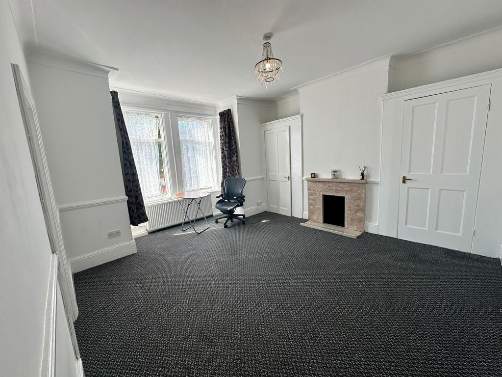 Modern 2 Bedroom Flat for Rent in East Ham, E6