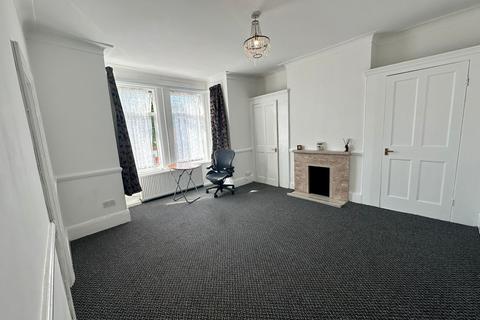 2 bedroom flat to rent, East Ham, E6