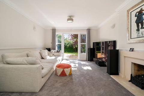 5 bedroom detached house to rent, Midgarth Close, Oxshott, KT22